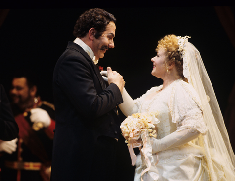 James Morris (Horace Tabor), Ruth Ann Swenson (Mrs. Elizabeth (Baby) Doe), The Ballad of Baby Doe, Douglas Moore. San Francisco Opera, 2000-01. Photographer: Ken Friedman/San Francisco Opera.