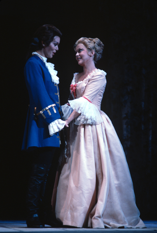 Hanna Schwarz (Octavian), Carol Malone (Sophie), Der Rosenkavalier, Richard Strauss. San Francisco Opera, 1978. Photographer: Ron Scherl/San Francisco Opera.