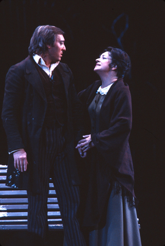 Giacomo Aragall (Rodolfo), Ileana Contrubas (Mimì), La Bohème, Giacomo Puccini. San Francisco Opera, 1978. Photographer: Ron Scherl/San Francisco Opera.