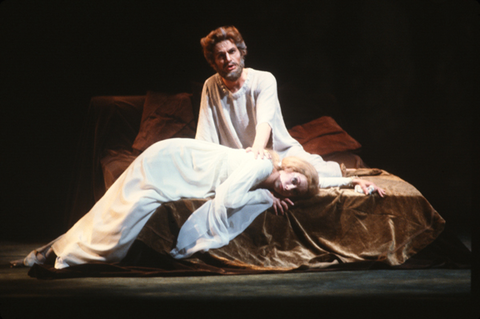 Michael Devlin (Golaud), Maria Ewing (Mélisande), Pelléas et Mélisande, Claude Debussy. San Francisco Opera, 1979. Photographer: Ron Scherl/San Francisco Opera.