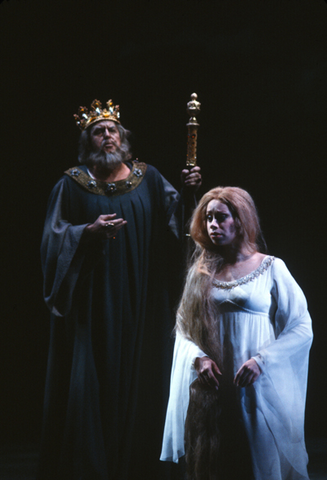 John Macurdy (Arkel), Maria Ewing (Mélisande), Pelléas et Mélisande, Claude Debussy. San Francisco Opera, 1979. Photographer: Ron Scherl/San Francisco Opera.