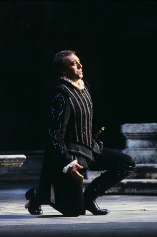 Giacomo Aragall (Don Carlo), Don Carlo, Giuseppe Verdi. San Francisco Opera, 1979. Photographer: Ron Scherl/San Francisco Opera.