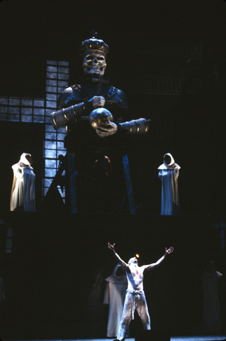 Michael Devlin (The Prisoner), Ensemble, Il Prigioniero, Luigi Dallapiccola. San Francisco Opera, 1979. Photographer: Ron Scherl/San Francisco Opera.