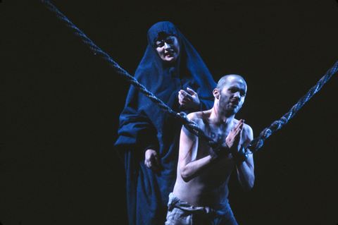 Janis Martin (The Mother), Michael Devlin (The Prisoner), Il Prigioniero, Luigi Dallapiccola. San Francisco Opera, 1979. Photographer: Ron Scherl/San Francisco Opera.