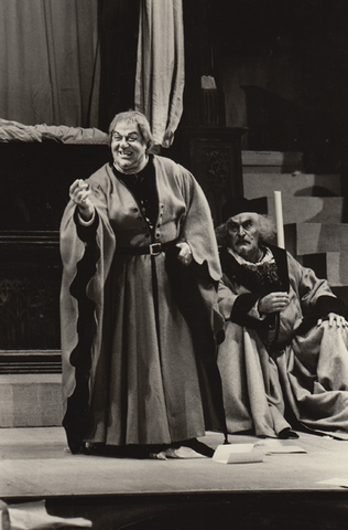 Giuseppe Taddei (Gianni Schicchi), Federico Davia (Simone), Gianni Schicchi, Giacomo Puccini. San Francisco Opera, 1979. Photographer: Dave Powers/San Francisco Opera.