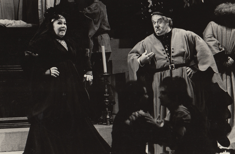 Fedora Barbieri (Zita), Giuseppe Taddei (Gianni Schicchi), Ensemble, Gianni Schicchi, Giacomo Puccini. San Francisco Opera, 1979. Photographer: Dave Powers/San Francisco Opera.