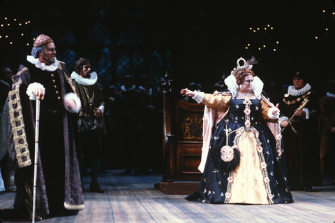 Juan Pons (Nottingham), Montserrat Caballé (Elizabeth), Roberto Devereux, Gaetano Donizetti. San Francisco Opera, 1979. Photographer: Ron Scherl/San Francisco Opera.