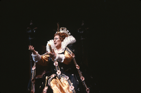 Montserrat Caballé (Elizabeth), Roberto Devereux, Gaetano Donizetti. San Francisco Opera, 1979. Photographer: Ron Scherl/San Francisco Opera.