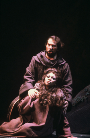 Veriano Luchetti (Don Alvaro), Leontyne Price (Leonora), La Forza del Destino, Giuseppe Verdi. San Francisco Opera, 1979. Photographer: Ron Scherl/San Francisco Opera.