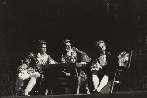 Dale Duesing (Guglielmo), Michael Cousins (Ferrando), Thomas Stewart (Don Alfonso), Così fan tutte, Wolfgang Amadeus Mozart. San Francisco Opera, 1979. Photographer: Ira Nowinski/San Francisco Opera.