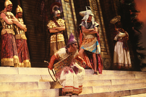 Arnold Voketaitis (Abimélech), Supernumeraries, Samson et Dalila, Camille Saint-Saëns. San Francisco Opera, 1980-81. Photographer: Ron Scherl/San Francisco Opera.