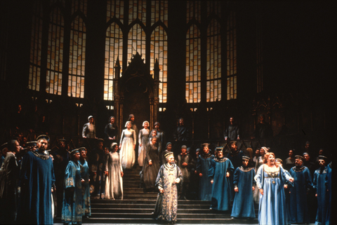 Renato Bruson (Simon Boccanegra), Margaret Price (Amelia Grimaldi), Ensemble, Simon Boccanegra, Giuseppe Verdi. San Francisco Opera, 1980-81. Photographer: Ron Scherl/San Francisco Opera.