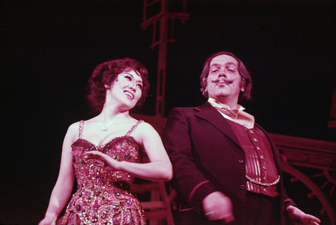 Shigemi Matsumoto (Norina), Spiro Malas (Don Pasquale), Don Pasquale, Gaetano Donizetti. San Francisco Opera/SPOT, 1974. Photographer: Carolyn Mason Jones/San Francisco Opera.