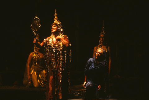 Birgit Nilsson (Barak's Wife), Leonie Rysanek (Empress), Die Frau ohne Schatten, Richard Strauss. San Francisco Opera, 1980-81. Photographer: Ron Scherl/San Francisco Opera.