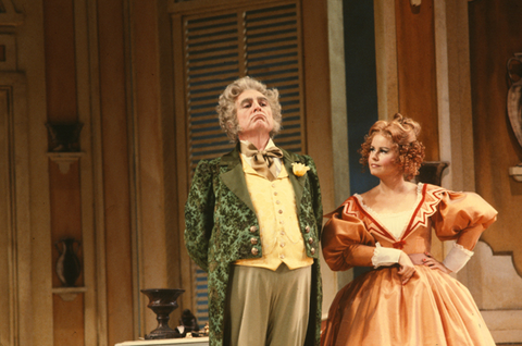 Geraint Evans (Don Pasquale), Ruth Welting (Norina), Don Pasquale, Gaetano Donizetti. San Francisco Opera, 1980-81. Photographer: Ron Scherl/San Francisco Opera.