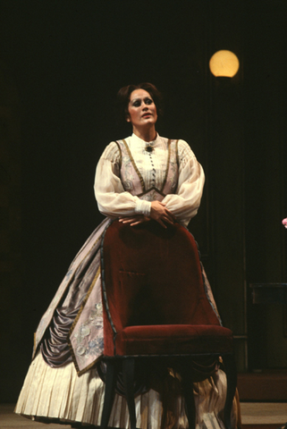 Kiri Te Kanawa (Arabella), Arabella, Richard Strauss. San Francisco Opera, 1980-81. Photographer: Ron Scherl/San Francisco Opera.