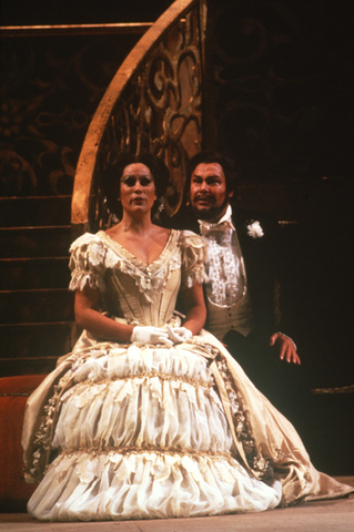 Kiri Te Kanawa (Arabella), Ingvar Wixell (Mandryka), Arabella, Richard Strauss. San Francisco Opera, 1980-81. Photographer: Ron Scherl/San Francisco Opera.