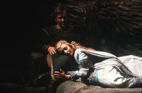 Spas Wenkoff (Tristan), Gwyneth Jones (Isolde), Tristan und Isolde, Richard Wagner. San Francisco Opera, 1980-81. Photographer: Ron Scherl/San Francisco Opera.