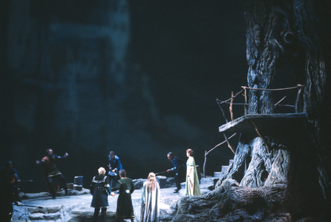 Warren Ellsworth (Melot), Spas Wenkoff (Tristan), Gwyneth Jones (Isolde), Ruza Baldani (Brangane), Ensemble, Tristan und Isolde, Richard Wagner. San Francisco Opera, 1980-81. Photographer: Ron Scherl/San Francisco Opera.