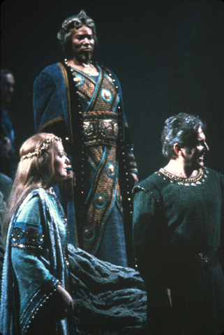 Gwyneth Jones (Isolde), Simon Estes (King Marke), Spas Wenkoff (Tristan), Tristan und Isolde, Richard Wagner. San Francisco Opera, 1980-81. Photographer: Ron Scherl/San Francisco Opera.