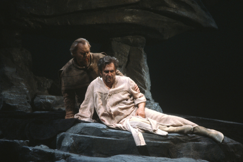 Thomas Stewart (Kurwenal), Spas Wenkoff (Tristan), Tristan und Isolde, Richard Wagner. San Francisco Opera, 1980-81. Photographer: Ron Scherl/San Francisco Opera.