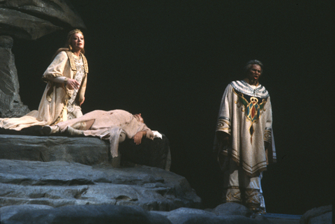 Gwyneth Jones (Isolde), Spas Wenkoff (Tristan), Simon Estes (King Marke), Tristan und Isolde, Richard Wagner. San Francisco Opera, 1980-81. Photographer: Ron Scherl/San Francisco Opera.