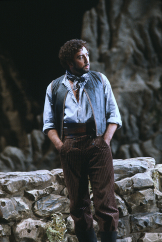 Michail Svetlev (Turiddu), Cavalleria Rusticana, Pietro Mascagni. San Francisco Opera, 1980-81. Photographer: Ron Scherl/San Francisco Opera.