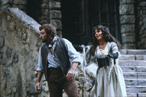 Michail Svetlev (Turiddu), Pamela South (Lola), Cavalleria Rusticana, Pietro Mascagni. San Francisco Opera, 1980-81. Photographer: Ron Scherl/San Francisco Opera.