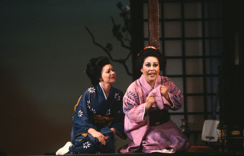 Judith Forst (Suzuki), Yasuko Hayashi (Cio-Cio-San), Madama Butterfly, Giacomo Puccini. San Francisco Opera, 1980-81. Photographer: Ron Scherl/San Francisco Opera.