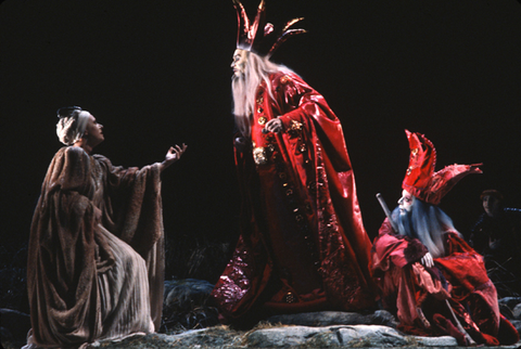 Helga Dernesch (Goneril), Thomas Stewart (Lear), and Robert Langdon-Lloyd (Fool), Lear, Aribert Reimann. San Francisco Opera, 1980-81. Photographer: Ron Scherl/San Francisco Opera.