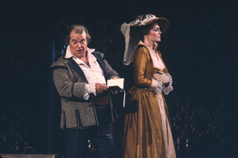 Giuseppe Taddei (Leporello), Lella Cuberli (Donna Elvira), Don Giovanni, Wolfgang Amadeus Mozart. San Francisco Opera, 1980-81. Photographer: Ron Scherl/San Francisco Opera.