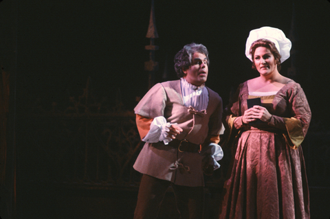 David Gordon (David), Marvellee Cariaga (Magdalene), Die Meistersinger von Nürnberg, Richard Wagner. San Francisco Opera, 1980-81. Photographer: Ron Scherl/San Francisco Opera.