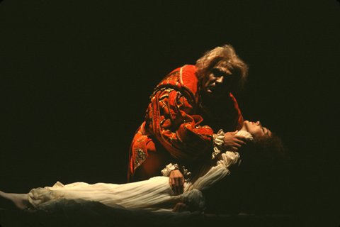 Garbis Boyagian (Rigoletto), Patricia Wise (Gilda), Rigoletto, Giuseppe Verdi. San Francisco Opera, 1980-81. Photographer: Ron Scherl/San Francisco Opera.