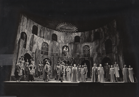 Eric Tappy (Nerone), Tatiana Troyanos (Poppea), Ensemble, L'Incoronazione di Poppea, Claudio Monteverdi. San Francisco Opera, 1980-81. Photographer: Ira Nowinski/San Francisco Opera.