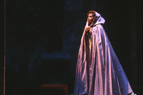 Reri Grist (Manon), Manon, Jules Massenet. San Francisco Opera, 1981-82. Photographer: Ron Scherl/San Francisco Opera.