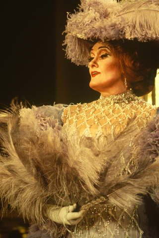 Joan Sutherland (Anna Glawari), The Merry Widow, Franz Lehár. San Francisco Opera, 1981-82. Photographer: Ron Scherl/San Francisco Opera.