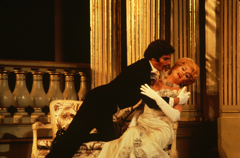 Anson Austin (Camille de Rosillon), Judith Forst (Valencienne), The Merry Widow, Franz Lehár. San Francisco Opera, 1981-82. Photographer: Ron Scherl/San Francisco Opera.