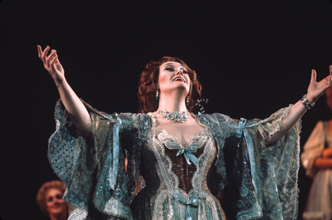 Joan Sutherland (Anna Glawari), The Merry Widow, Franz Lehár. San Francisco Opera, 1981-82. Photographer: Ron Scherl/San Francisco Opera.