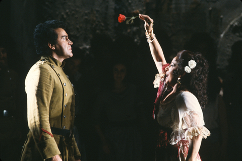 Franco Bonisolli (Don José), Teresa Berganza (Carmen), Carmen, Georges Bizet. San Francisco Opera, 1981-82. Photographer: Ron Scherl/San Francisco Opera.