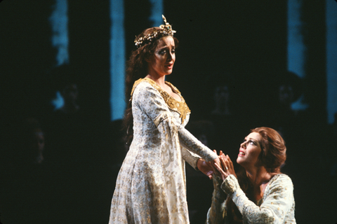 Jennifer Ringo (The Infanta), Carol Neblett (Chimène), Le Cid, Jules Massenet. San Francisco Opera, 1981-82. Photographer: Ron Scherl/San Francisco Opera.