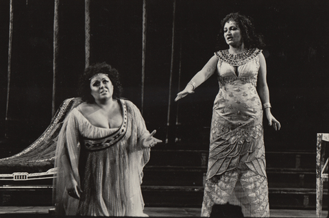 Margaret Price (Aida), Stefania Toczyska (Amneris), Aida, Giuseppe Verdi. San Francisco Opera, 1981-82. Photographer: Dave Powers/San Francisco Opera.