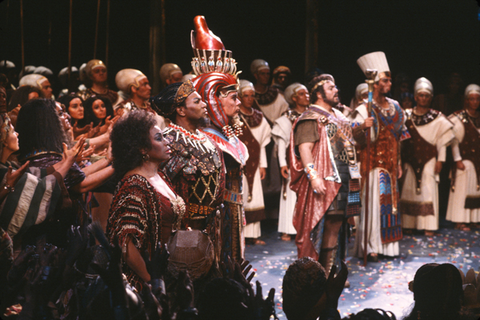 Leontyne Price (Aida), Simon Estes (Amonasro), Kevin Langan (King of Egpyt), Luciano Pavarotti (Radames), Kurt Rydl (Ramfis), Ensemble, Aida, Giuseppe Verdi. San Francisco Opera, 1981-82. Photographer: Ron Scherl/San Francisco Opera.