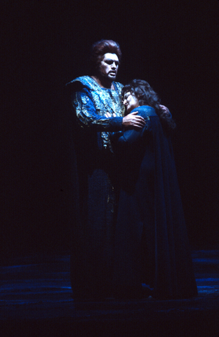 Manfred Schenk (Wotan), Birgit Nilsson (Brünnhilde), Die Walküre, Richard Wagner. San Francisco Opera, 1981-82. Photographer: Ron Scherl/San Francisco Opera.