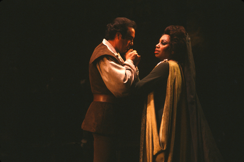 Giorgio Lamberti (Manrico), Leontyne Price (Leonora), Il Trovatore, Giuseppe Verdi. San Francisco Opera, 1981-82. Photographer: Ron Scherl/San Francisco Opera.