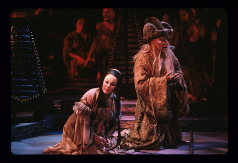 Barbara Daniels (Liù), Kevin Langan (Timur), Chorus, Turandot, Giacomo Puccini. San Francisco Opera, 1981-82. Photographer: Ron Scherl/San Francisco Opera.