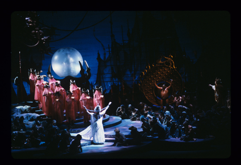 Peter Childers (Prince of Persia), Ensemble, Turandot, Giacomo Puccini. San Francisco Opera, 1981-82. Photographer: Ron Scherl/San Francisco Opera.