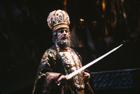 Matteo Manuguerra (Nabucco), Nabucco, Giuseppe Verdi. San Francisco Opera, 1981-82. Photographer: Ron Scherl/San Francisco Opera.