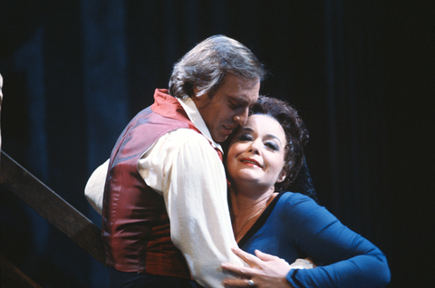 Giacomo Aragall (Cavaradossi), Gwyneth Jones (Tosca), Tosca, Giacomo Puccini. San Francisco Opera, 1982-83. Photographer: Ron Scherl/San Francisco Opera.