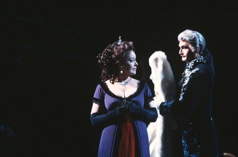 Gwyneth Jones (Tosca), Justino Díaz (Scarpia), Tosca, Giacomo Puccini. San Francisco Opera, 1982-83. Photographer: Ron Scherl/San Francisco Opera.