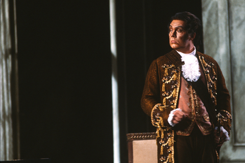 Silvano Carroli (Renato), Un Ballo in Maschera, Giuseppe Verdi. San Francisco Opera, 1982-83. Photographer: Ron Scherl/San Francisco Opera.